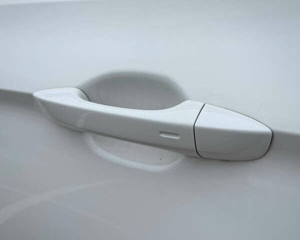 Фольксваген Пассат 2021 у Києві на Automoto.ua Білий Фольксваген Пассат, об'ємом двигуна 2 л та пробігом 107 тис. км за 32450 $, фото 17 на Automoto.ua