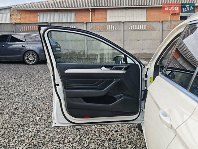 Белый Фольксваген Пассат, объемом двигателя 2 л и пробегом 202 тыс. км за 24999 $, фото 17 на Automoto.ua