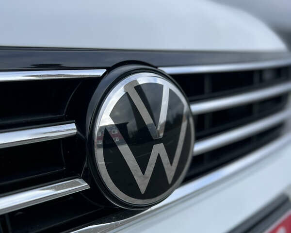 Білий Фольксваген Пассат, об'ємом двигуна 2 л та пробігом 186 тис. км за 21500 $, фото 17 на Automoto.ua