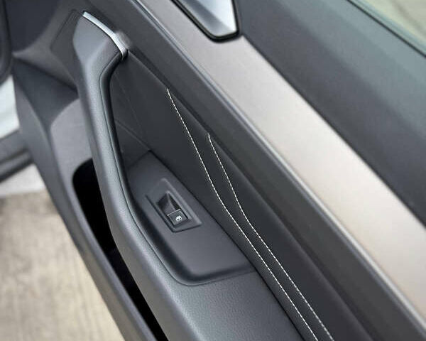 Фольксваген Пассат 2021 у Києві на Automoto.ua Білий Фольксваген Пассат, об'ємом двигуна 2 л та пробігом 107 тис. км за 32450 $, фото 22 на Automoto.ua