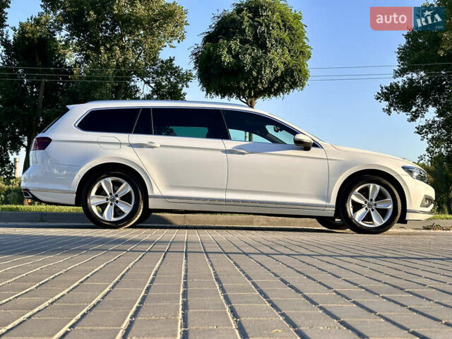 Фольксваген Пассат 2021 в Умани на Automoto.ua Белый Фольксваген Пассат, объемом двигателя 2 л и пробегом 155 тыс. км за 25000 $, фото 19 на Automoto.ua