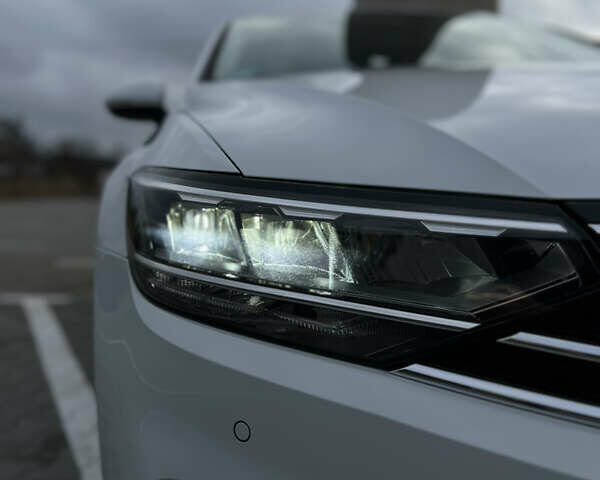 Білий Фольксваген Пассат, об'ємом двигуна 2 л та пробігом 186 тис. км за 21500 $, фото 9 на Automoto.ua