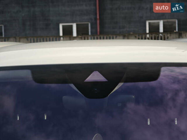 Белый Фольксваген Пассат, объемом двигателя 2 л и пробегом 202 тыс. км за 24999 $, фото 12 на Automoto.ua