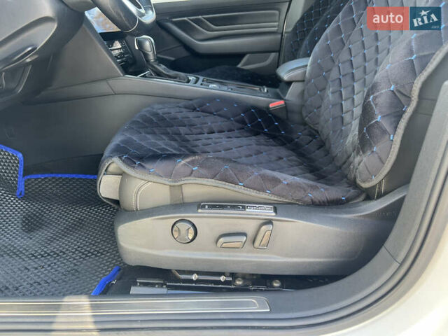 Білий Фольксваген Пассат, об'ємом двигуна 1.97 л та пробігом 226 тис. км за 23900 $, фото 20 на Automoto.ua