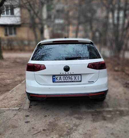 Белый Фольксваген Пассат, объемом двигателя 1.97 л и пробегом 107 тыс. км за 33999 $, фото 1 на Automoto.ua