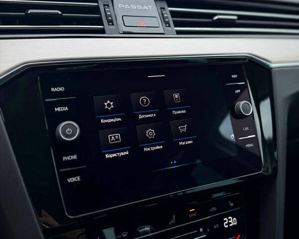 Фольксваген Пассат 2021 у Києві на Automoto.ua Білий Фольксваген Пассат, об'ємом двигуна 2 л та пробігом 107 тис. км за 32450 $, фото 30 на Automoto.ua