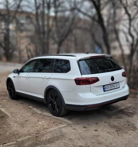 Белый Фольксваген Пассат, объемом двигателя 1.97 л и пробегом 107 тыс. км за 33999 $, фото 4 на Automoto.ua