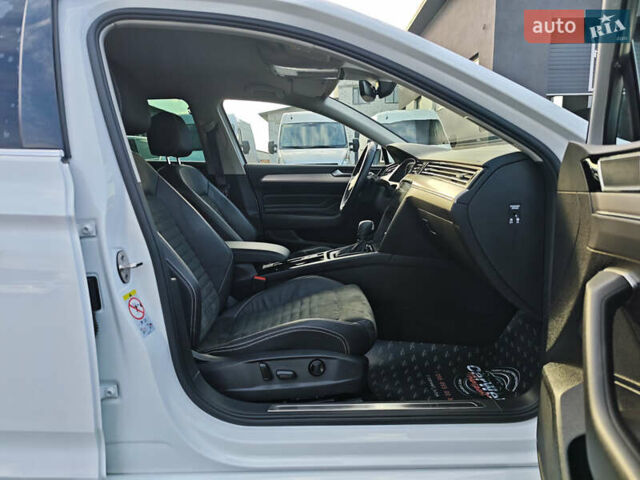 Белый Фольксваген Пассат, объемом двигателя 2 л и пробегом 202 тыс. км за 24999 $, фото 70 на Automoto.ua