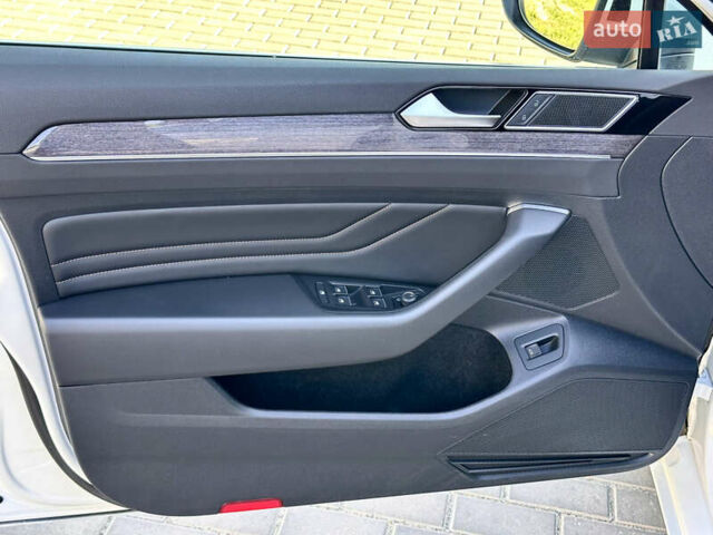 Фольксваген Пассат 2021 в Умани на Automoto.ua Белый Фольксваген Пассат, объемом двигателя 2 л и пробегом 155 тыс. км за 25000 $, фото 39 на Automoto.ua