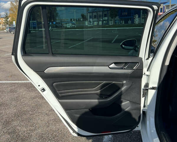 Білий Фольксваген Пассат, об'ємом двигуна 1.97 л та пробігом 226 тис. км за 23900 $, фото 11 на Automoto.ua