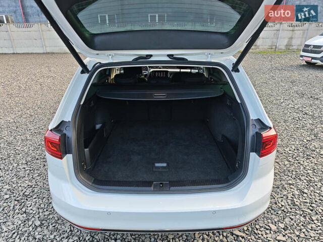 Белый Фольксваген Пассат, объемом двигателя 2 л и пробегом 202 тыс. км за 24999 $, фото 63 на Automoto.ua