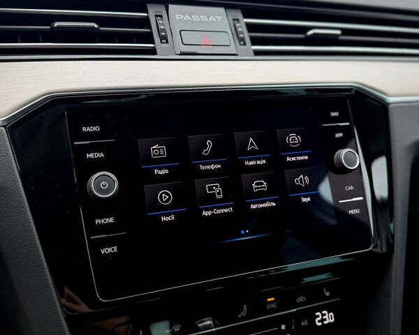 Фольксваген Пассат 2021 у Києві на Automoto.ua Білий Фольксваген Пассат, об'ємом двигуна 2 л та пробігом 107 тис. км за 32450 $, фото 29 на Automoto.ua