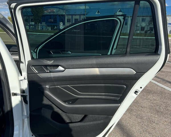 Білий Фольксваген Пассат, об'ємом двигуна 1.97 л та пробігом 226 тис. км за 23900 $, фото 14 на Automoto.ua