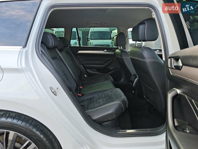 Белый Фольксваген Пассат, объемом двигателя 2 л и пробегом 202 тыс. км за 24999 $, фото 68 на Automoto.ua