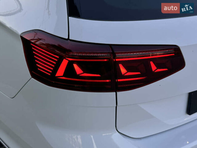 Фольксваген Пассат 2021 в Умани на Automoto.ua Белый Фольксваген Пассат, объемом двигателя 2 л и пробегом 155 тыс. км за 25000 $, фото 28 на Automoto.ua