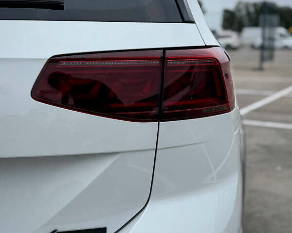 Фольксваген Пассат 2021 у Києві на Automoto.ua Білий Фольксваген Пассат, об'ємом двигуна 2 л та пробігом 107 тис. км за 32450 $, фото 12 на Automoto.ua