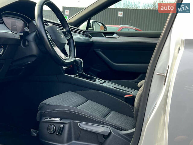 Фольксваген Пассат 2021 в Луцке на Automoto.ua Белый Фольксваген Пассат, объемом двигателя 1.97 л и пробегом 225 тыс. км за 25122 $, фото 12 на Automoto.ua