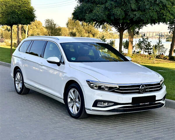 Фольксваген Пассат 2021 в Умани на Automoto.ua Белый Фольксваген Пассат, объемом двигателя 2 л и пробегом 155 тыс. км за 25000 $, фото 5 на Automoto.ua