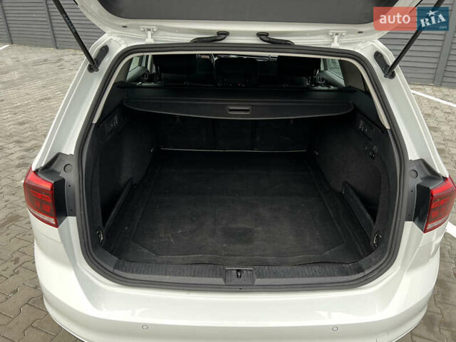 Білий Фольксваген Пассат, об'ємом двигуна 2 л та пробігом 186 тис. км за 21500 $, фото 36 на Automoto.ua