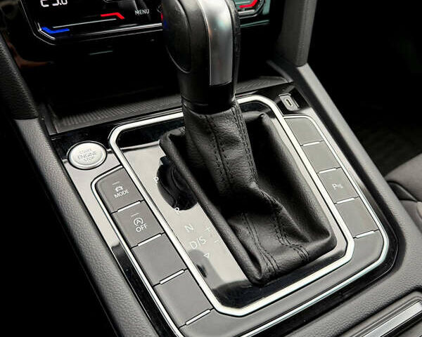 Фольксваген Пассат 2021 у Києві на Automoto.ua Білий Фольксваген Пассат, об'ємом двигуна 2 л та пробігом 107 тис. км за 32450 $, фото 37 на Automoto.ua