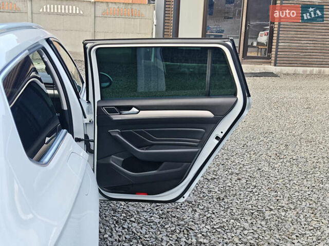 Белый Фольксваген Пассат, объемом двигателя 2 л и пробегом 202 тыс. км за 24999 $, фото 67 на Automoto.ua