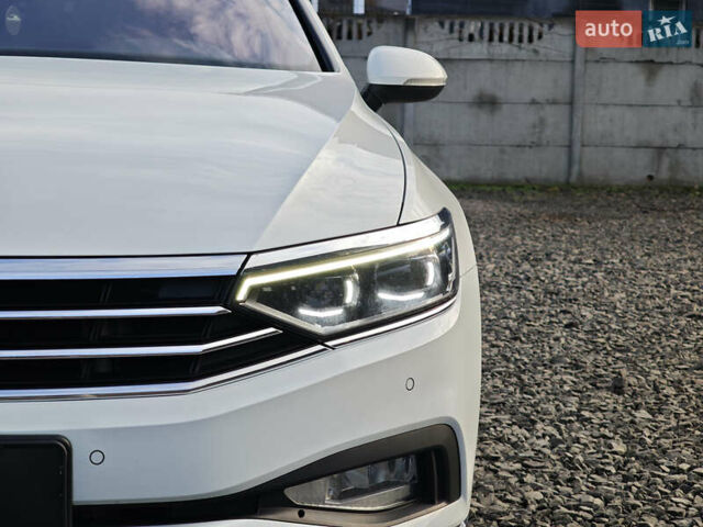 Белый Фольксваген Пассат, объемом двигателя 2 л и пробегом 202 тыс. км за 24999 $, фото 11 на Automoto.ua