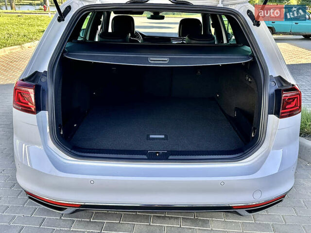 Фольксваген Пассат 2021 в Умани на Automoto.ua Белый Фольксваген Пассат, объемом двигателя 2 л и пробегом 155 тыс. км за 25000 $, фото 53 на Automoto.ua