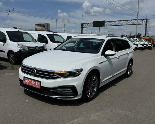 Белый Фольксваген Пассат, объемом двигателя 2 л и пробегом 194 тыс. км за 25900 $, фото 3 на Automoto.ua