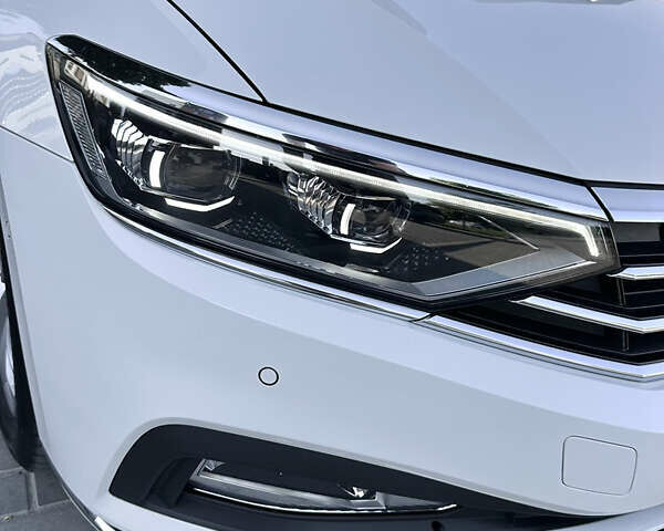 Фольксваген Пассат 2021 в Умани на Automoto.ua Белый Фольксваген Пассат, объемом двигателя 2 л и пробегом 155 тыс. км за 25000 $, фото 27 на Automoto.ua