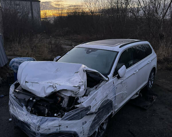 Белый Фольксваген Пассат, объемом двигателя 1.4 л и пробегом 89 тыс. км за 15500 $, фото 5 на Automoto.ua