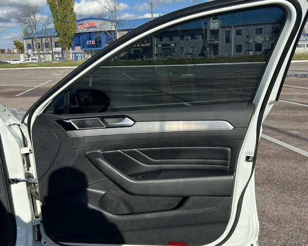 Білий Фольксваген Пассат, об'ємом двигуна 1.97 л та пробігом 226 тис. км за 23900 $, фото 16 на Automoto.ua