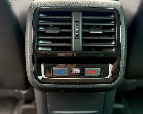 Фольксваген Пассат 2021 у Києві на Automoto.ua Білий Фольксваген Пассат, об'ємом двигуна 2 л та пробігом 107 тис. км за 32450 $, фото 45 на Automoto.ua