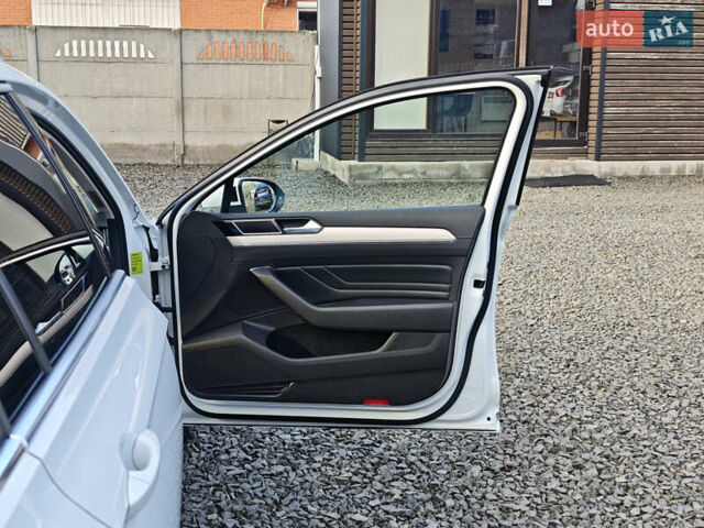 Белый Фольксваген Пассат, объемом двигателя 2 л и пробегом 202 тыс. км за 24999 $, фото 69 на Automoto.ua