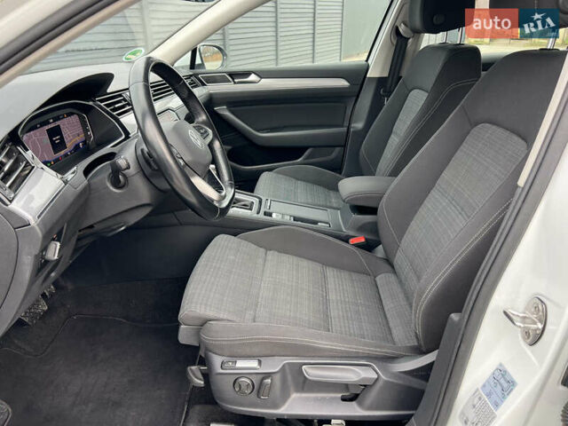 Білий Фольксваген Пассат, об'ємом двигуна 2 л та пробігом 186 тис. км за 21500 $, фото 38 на Automoto.ua