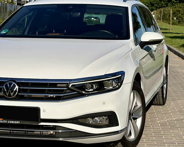Фольксваген Пассат 2021 в Умани на Automoto.ua Белый Фольксваген Пассат, объемом двигателя 2 л и пробегом 155 тыс. км за 25000 $, фото 13 на Automoto.ua