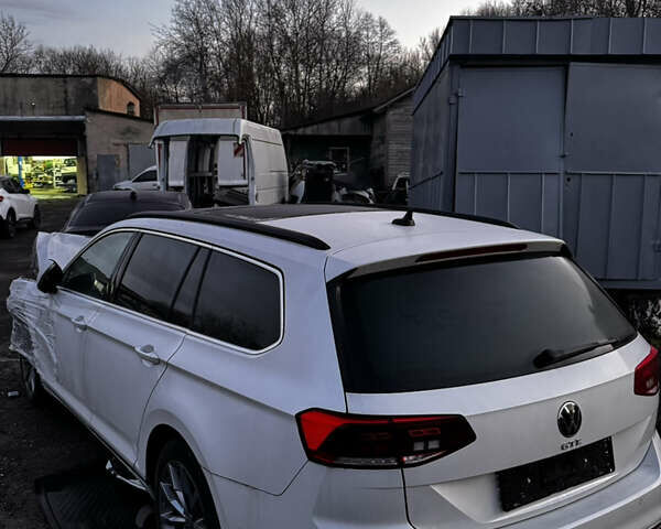 Белый Фольксваген Пассат, объемом двигателя 1.4 л и пробегом 89 тыс. км за 15500 $, фото 1 на Automoto.ua