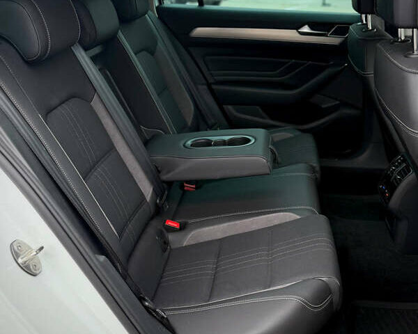 Фольксваген Пассат 2021 у Києві на Automoto.ua Білий Фольксваген Пассат, об'ємом двигуна 2 л та пробігом 107 тис. км за 32450 $, фото 48 на Automoto.ua