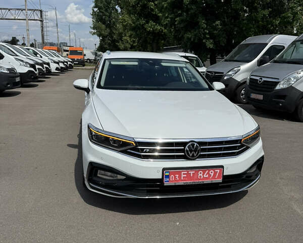 Белый Фольксваген Пассат, объемом двигателя 2 л и пробегом 194 тыс. км за 25900 $, фото 1 на Automoto.ua