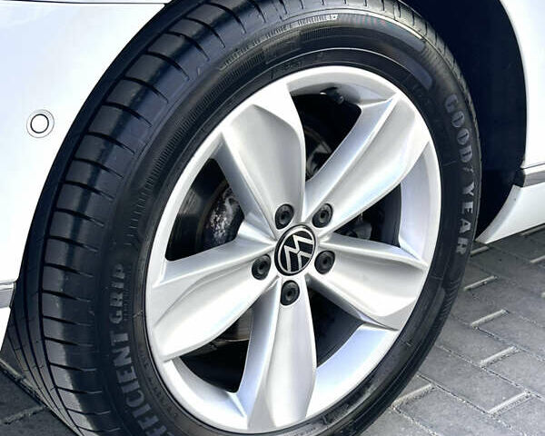 Фольксваген Пассат 2021 в Умани на Automoto.ua Белый Фольксваген Пассат, объемом двигателя 2 л и пробегом 155 тыс. км за 25000 $, фото 62 на Automoto.ua