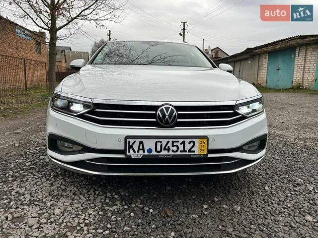 Белый Фольксваген Пассат, объемом двигателя 1.97 л и пробегом 215 тыс. км за 24500 $, фото 5 на Automoto.ua