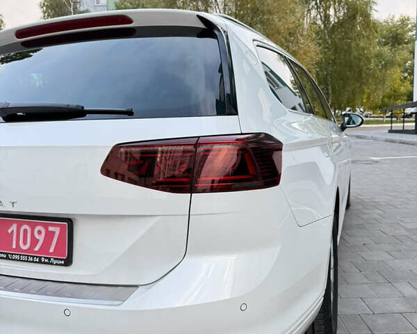 Белый Фольксваген Пассат, объемом двигателя 2 л и пробегом 205 тыс. км за 27500 $, фото 33 на Automoto.ua