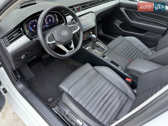 Білий Фольксваген Пассат, об'ємом двигуна 2 л та пробігом 156 тис. км за 26999 $, фото 13 на Automoto.ua