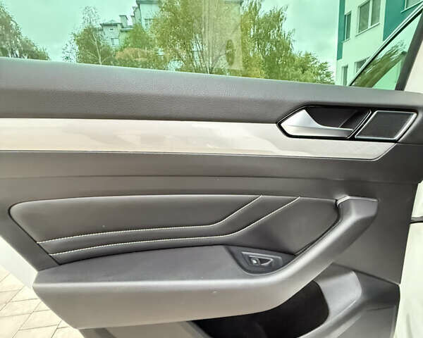 Белый Фольксваген Пассат, объемом двигателя 2 л и пробегом 205 тыс. км за 27500 $, фото 93 на Automoto.ua