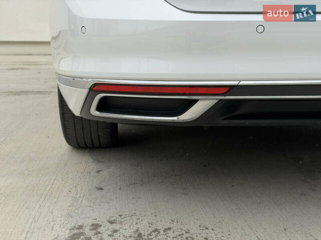 Белый Фольксваген Пассат, объемом двигателя 2 л и пробегом 196 тыс. км за 24999 $, фото 11 на Automoto.ua