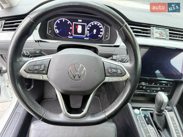 Белый Фольксваген Пассат, объемом двигателя 2 л и пробегом 205 тыс. км за 27500 $, фото 79 на Automoto.ua