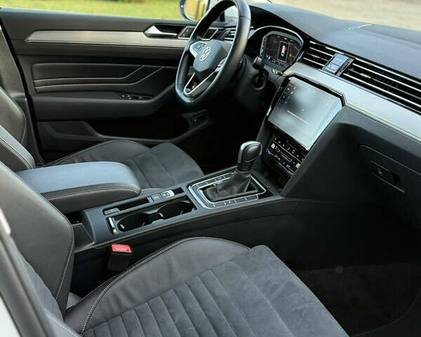 Белый Фольксваген Пассат, объемом двигателя 2 л и пробегом 197 тыс. км за 23700 $, фото 50 на Automoto.ua