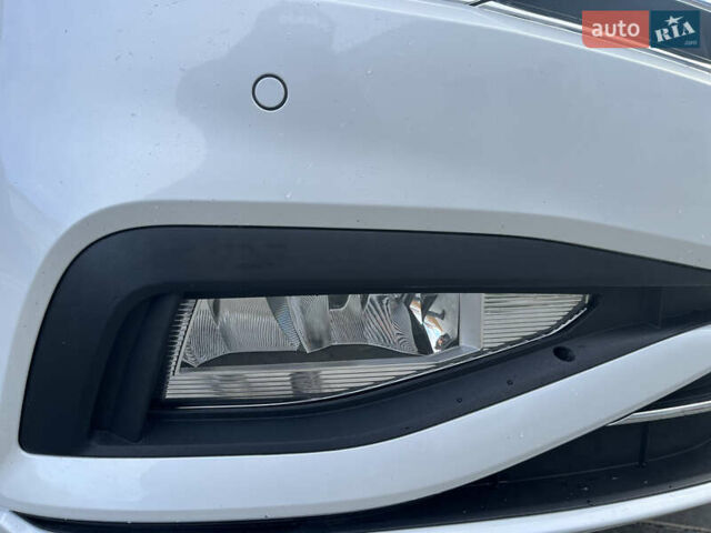 Белый Фольксваген Пассат, объемом двигателя 1.97 л и пробегом 168 тыс. км за 27349 $, фото 25 на Automoto.ua