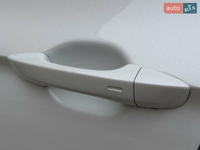 Белый Фольксваген Пассат, объемом двигателя 2 л и пробегом 196 тыс. км за 24999 $, фото 30 на Automoto.ua