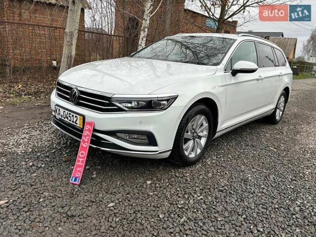 Белый Фольксваген Пассат, объемом двигателя 1.97 л и пробегом 215 тыс. км за 24500 $, фото 1 на Automoto.ua