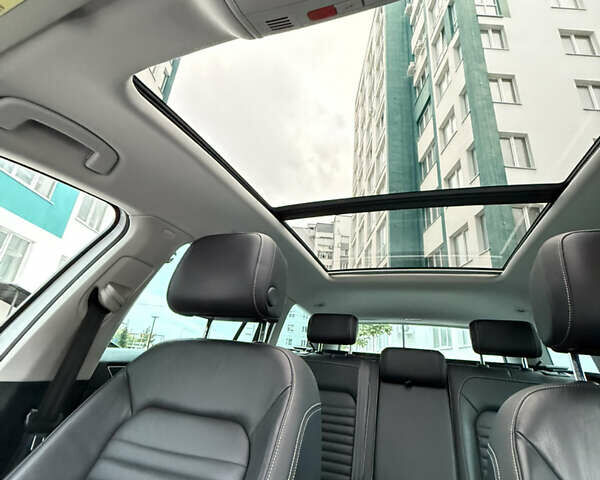 Белый Фольксваген Пассат, объемом двигателя 2 л и пробегом 205 тыс. км за 27500 $, фото 84 на Automoto.ua